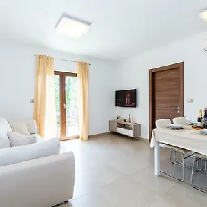https://apartments-gioia.in-istria.net